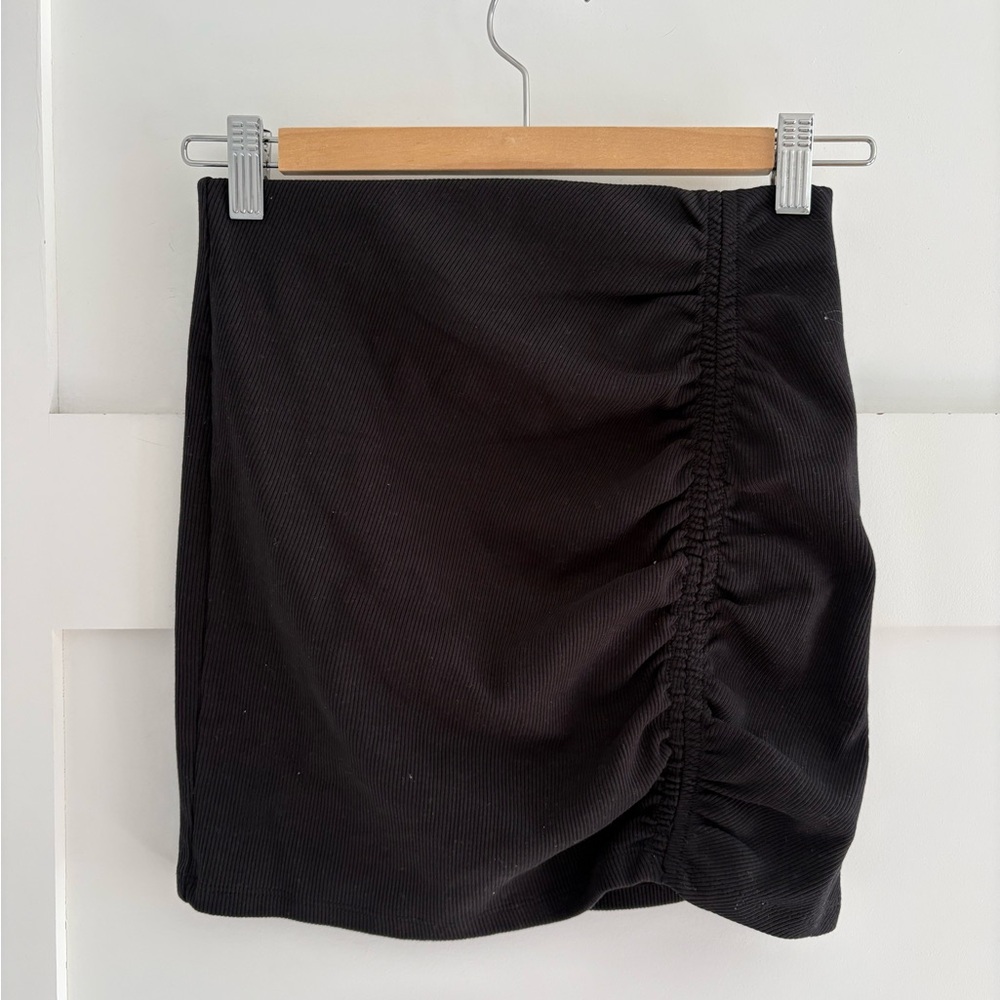 Zara Black Ribbed Ruched Mini Skirt size M